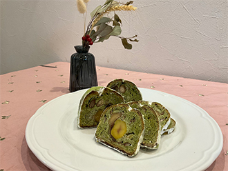 栗と紅白豆の抹茶シュトーレン